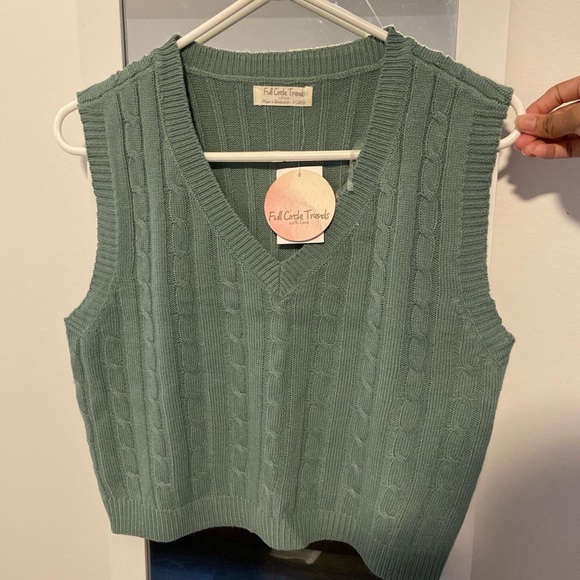 green sweater vest - Picture 2 of 3